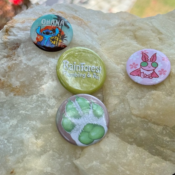 (4) Disney Button Pins - Picture 1 of 7
